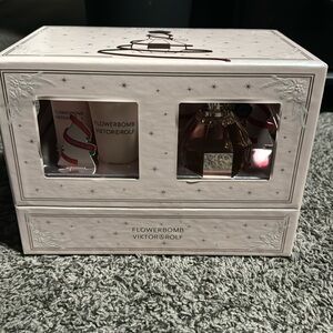 Victor and Rolf flowerbomb gift set